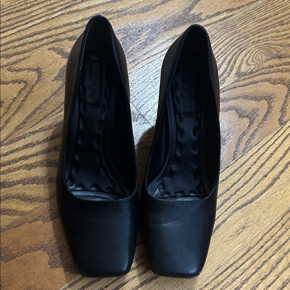 Franco Sarto Women’s Racer Pump -  Leather Elegant Black Women's Shoes - size 6